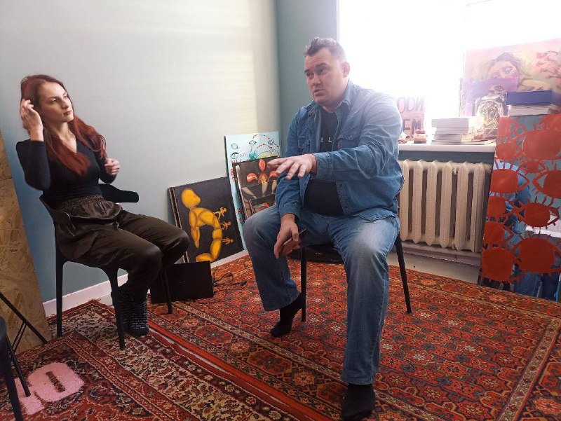 Писатель Андрей Коваленко поделился секретами драматургии с молодыми благовещенскими кинорежиссёрами Писатель Андрей Коваленко поделился секретами драматургии с молодыми благовещенскими кинорежиссёрами