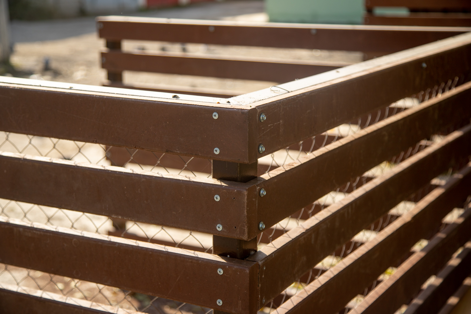 Контейнерные площадки из переработанного пластика устанавливают в Благовещенске 