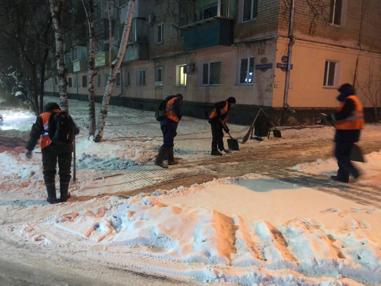 Силами ГСТК продолжается очистка благовещенских дорог от снега