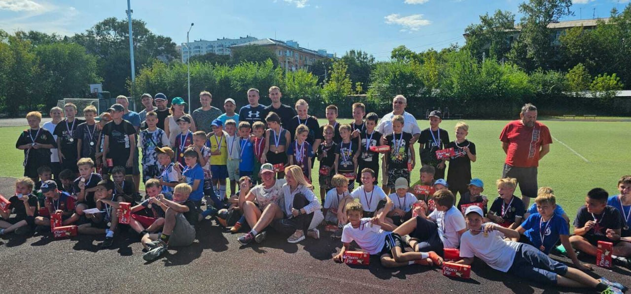 «По эмоциям и накалу соревнования ничем не уступали большому спорту»: в Благовещенске провели турнир по дворовому футболу