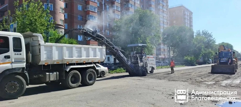 От асфальта до теплосетей: на благовещенских магистралях вместе с дорожным полотном меняют «начинку» 