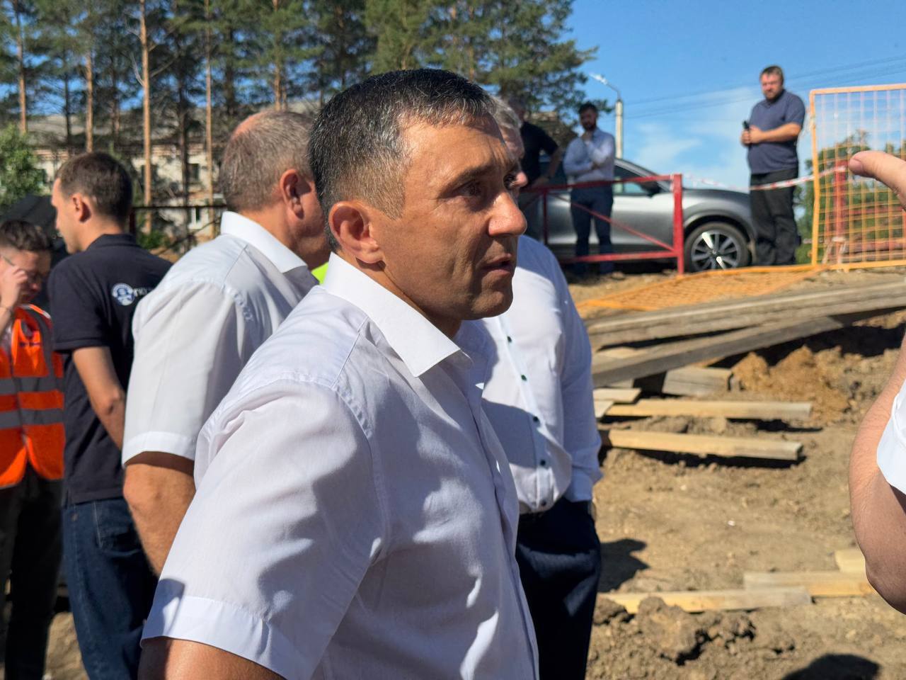 Мэр Благовещенска Олег Имамеев выехал в посёлок Аэропорт, чтобы разобраться с вопросами, волнующими местных жителей Мэр Благовещенска Олег Имамеев выехал в посёлок Аэропорт, чтобы разобраться с вопросами, волнующими местных жителей