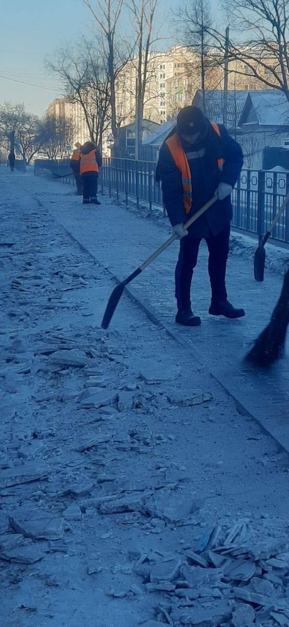 ГСТК очистил тротуар на «Тайване» ГСТК очистил тротуар на «Тайване»