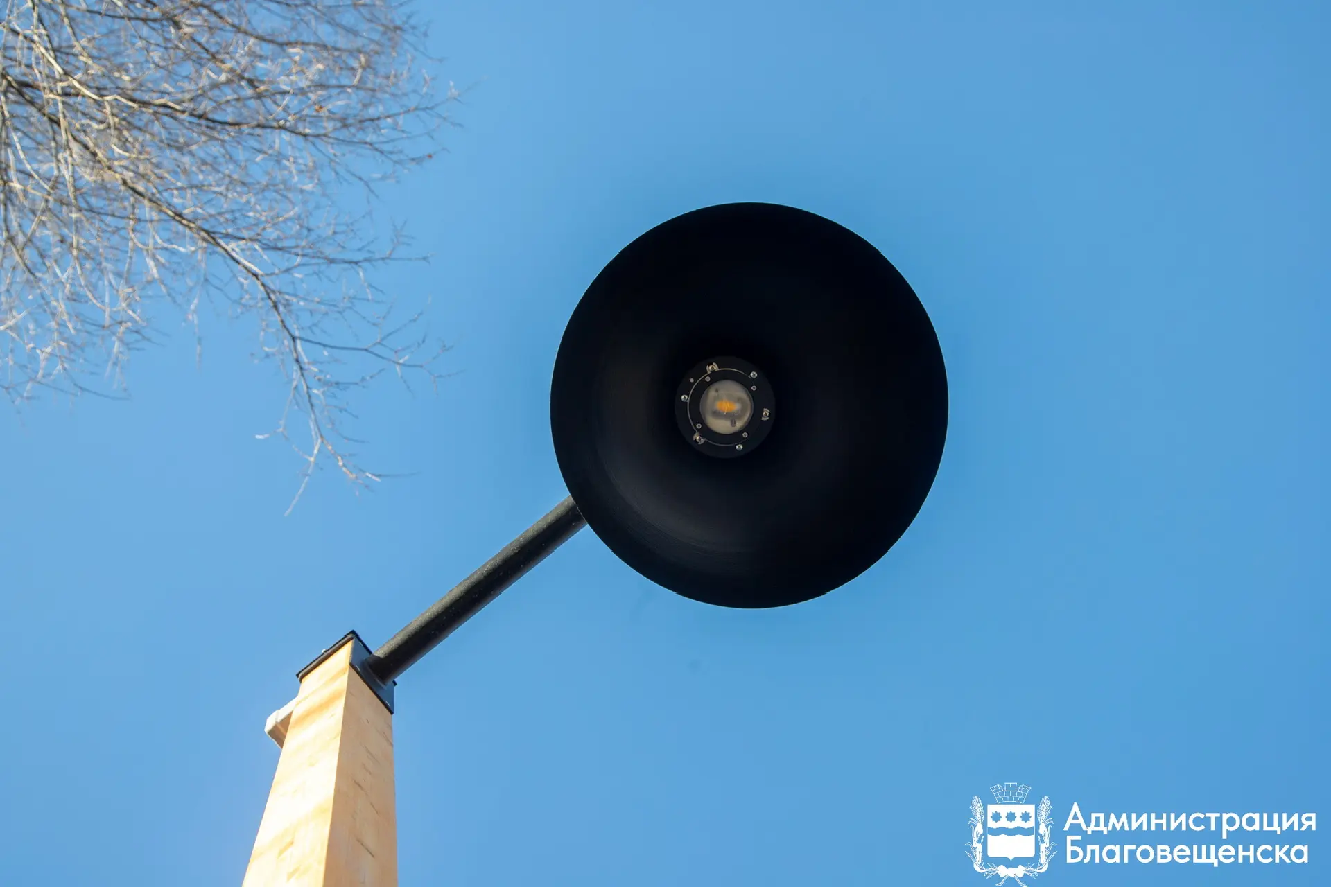 В Благовещенске восстанавливают уличное освещение в сквере Плодопитомника и на Институтской