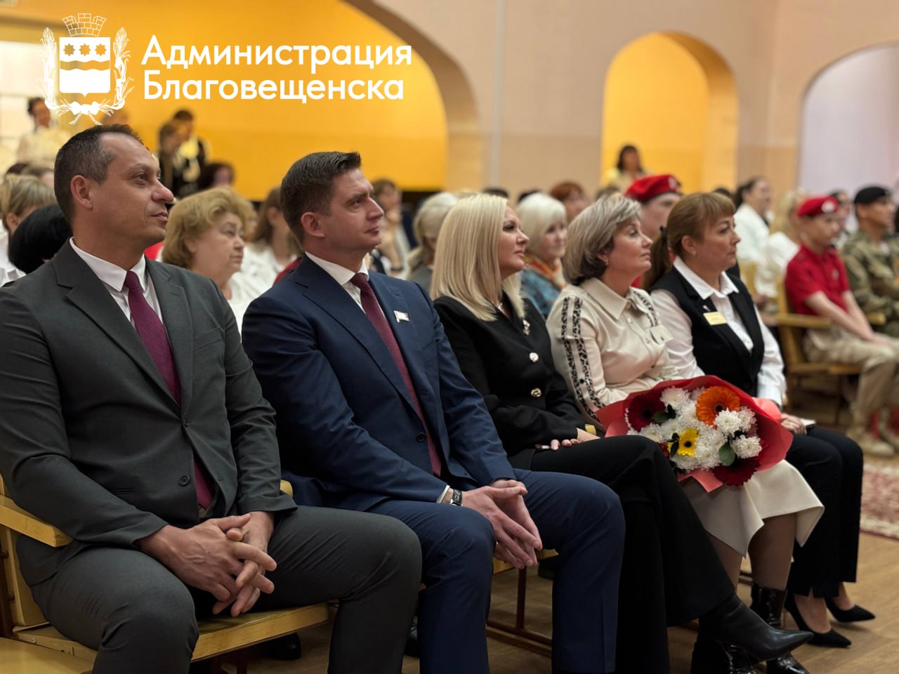 25 лет в ногу со временем: самая молодая школа Благовещенска отметила юбилей 25 лет в ногу со временем: самая молодая школа Благовещенска отметила юбилей