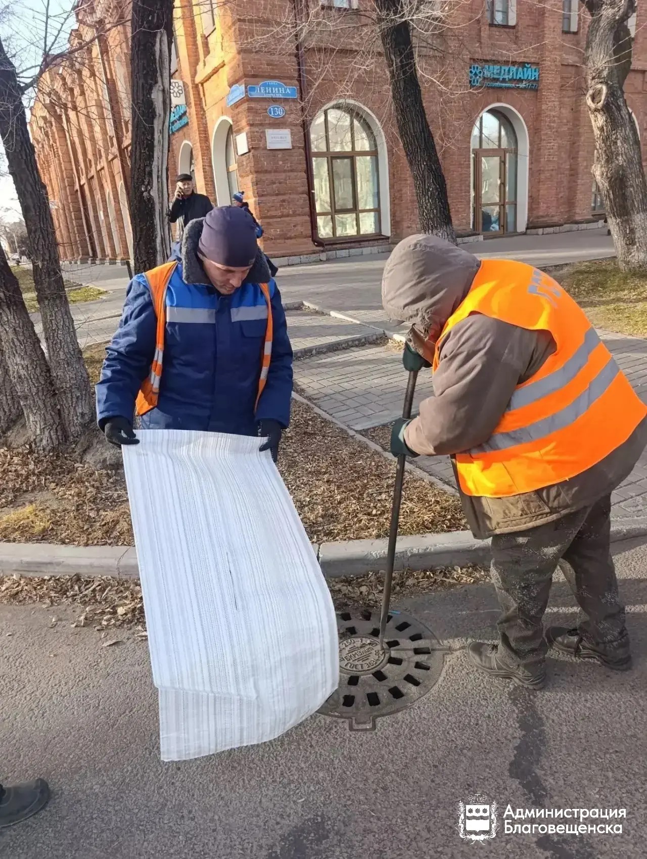 2200 дождеприёмных колодцев законсервировал ГСТК в Благовещенске. Работы завершаются 