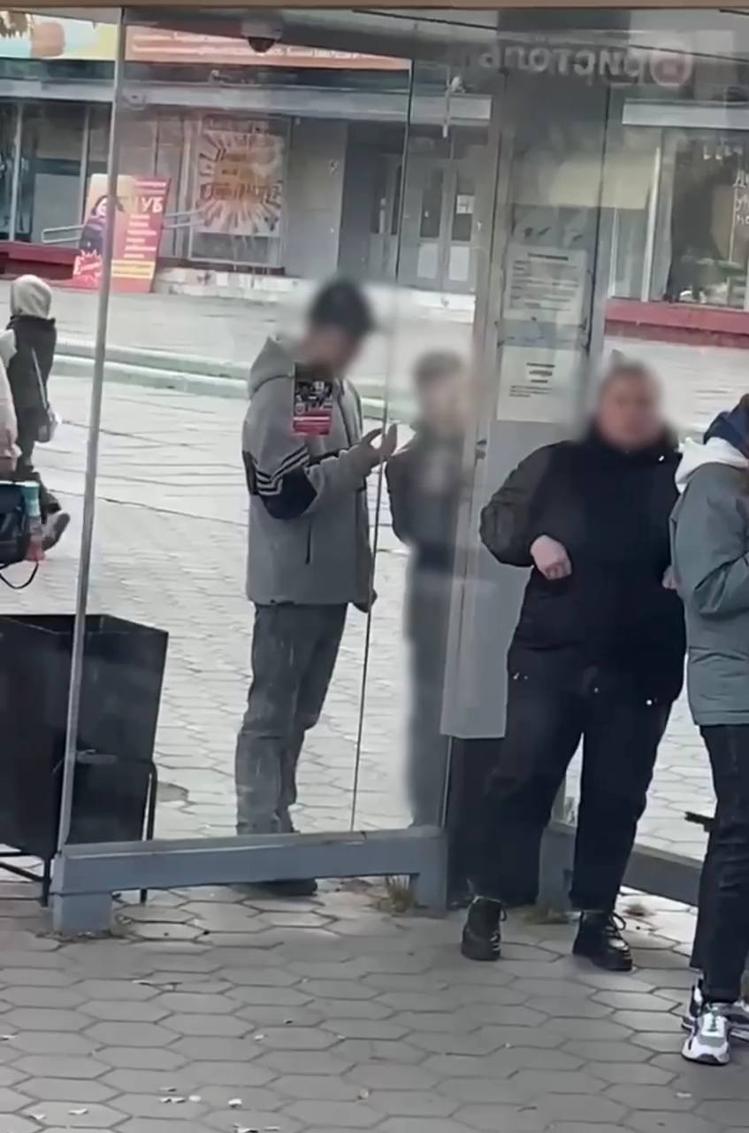 За «средний палец» двух юных благовещенских вандалов заплатят их родители