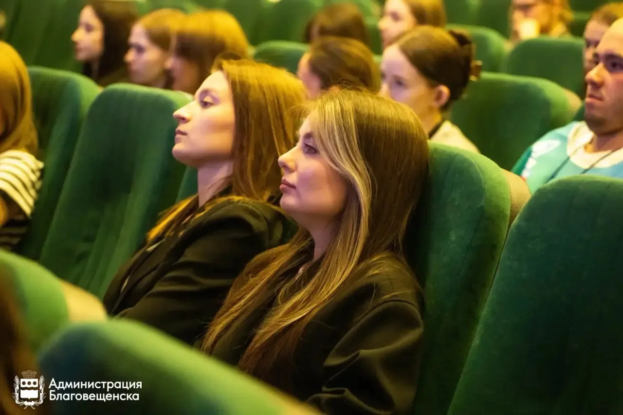 Молодежь Благовещенска знакомят с тонкостями муниципальной службы