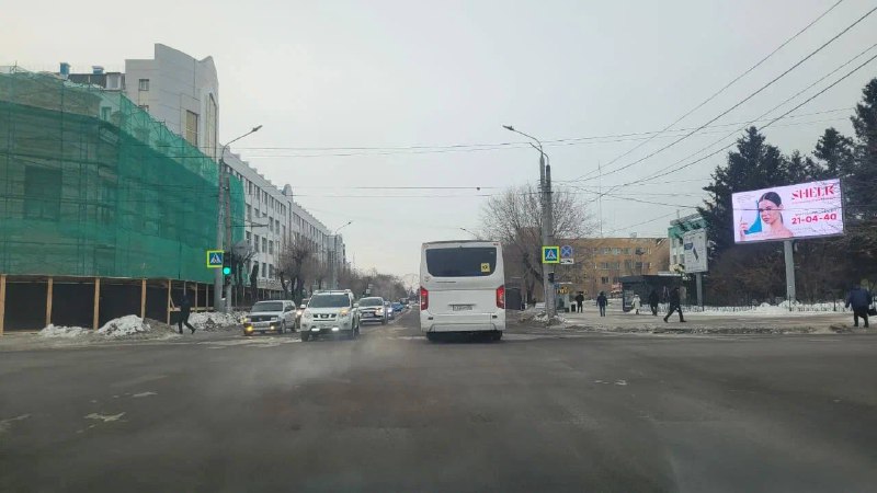 Ресурсники избавили от ледяных накатов участки дорог, где проходят сети теплоснабжения Ресурсники избавили от ледяных накатов участки дорог, где проходят сети теплоснабжения