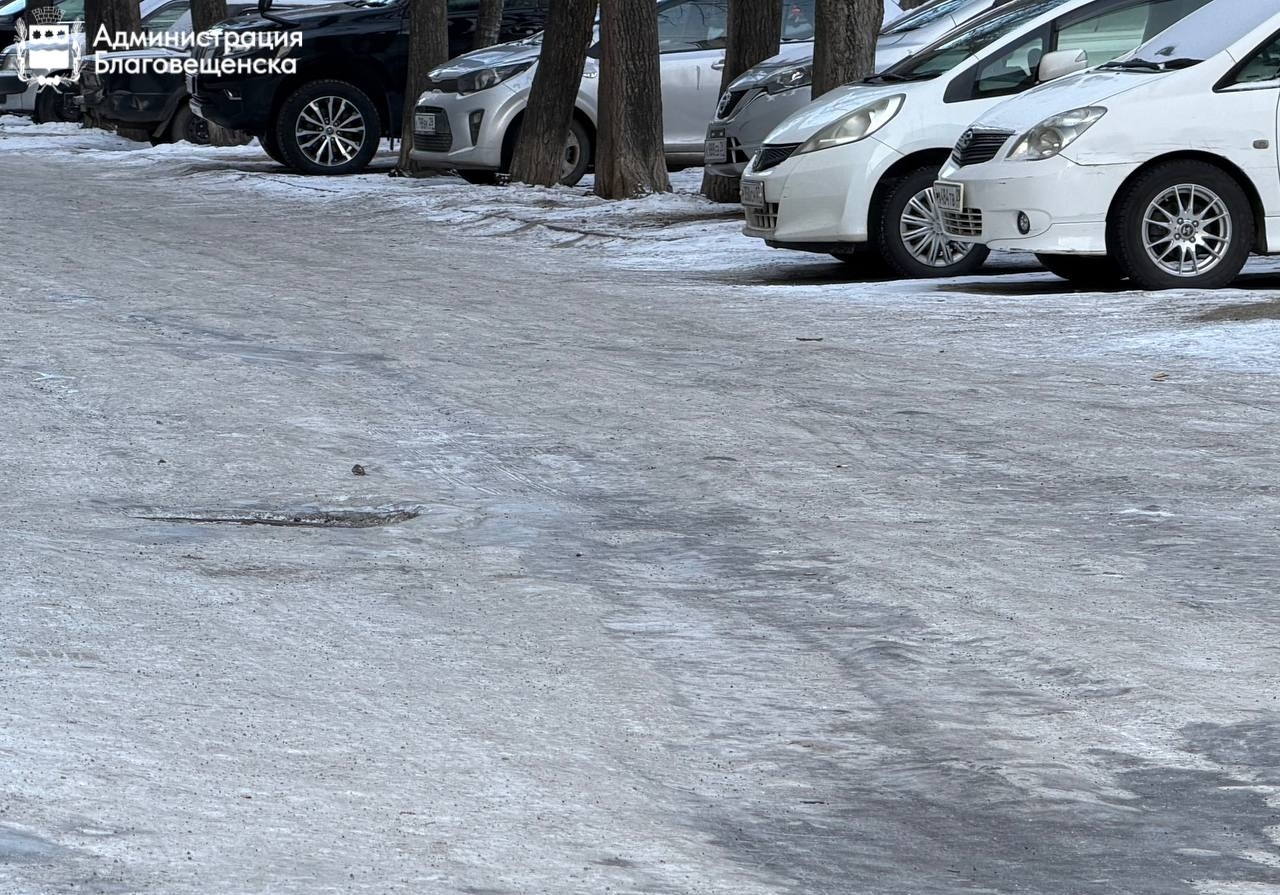 В Благовещенске в ближайшие два года отремонтируют более 80 дворовых проездов. Мэр Олег Имамеев поручил в первую очередь приводить в порядок те, которые ведут к детским садам и школам 