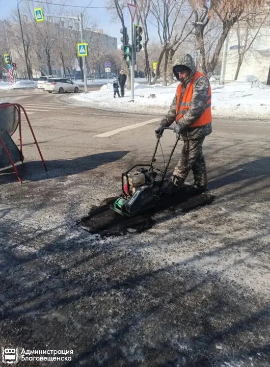  В Благовещенске стартовал ямочный ремонт 