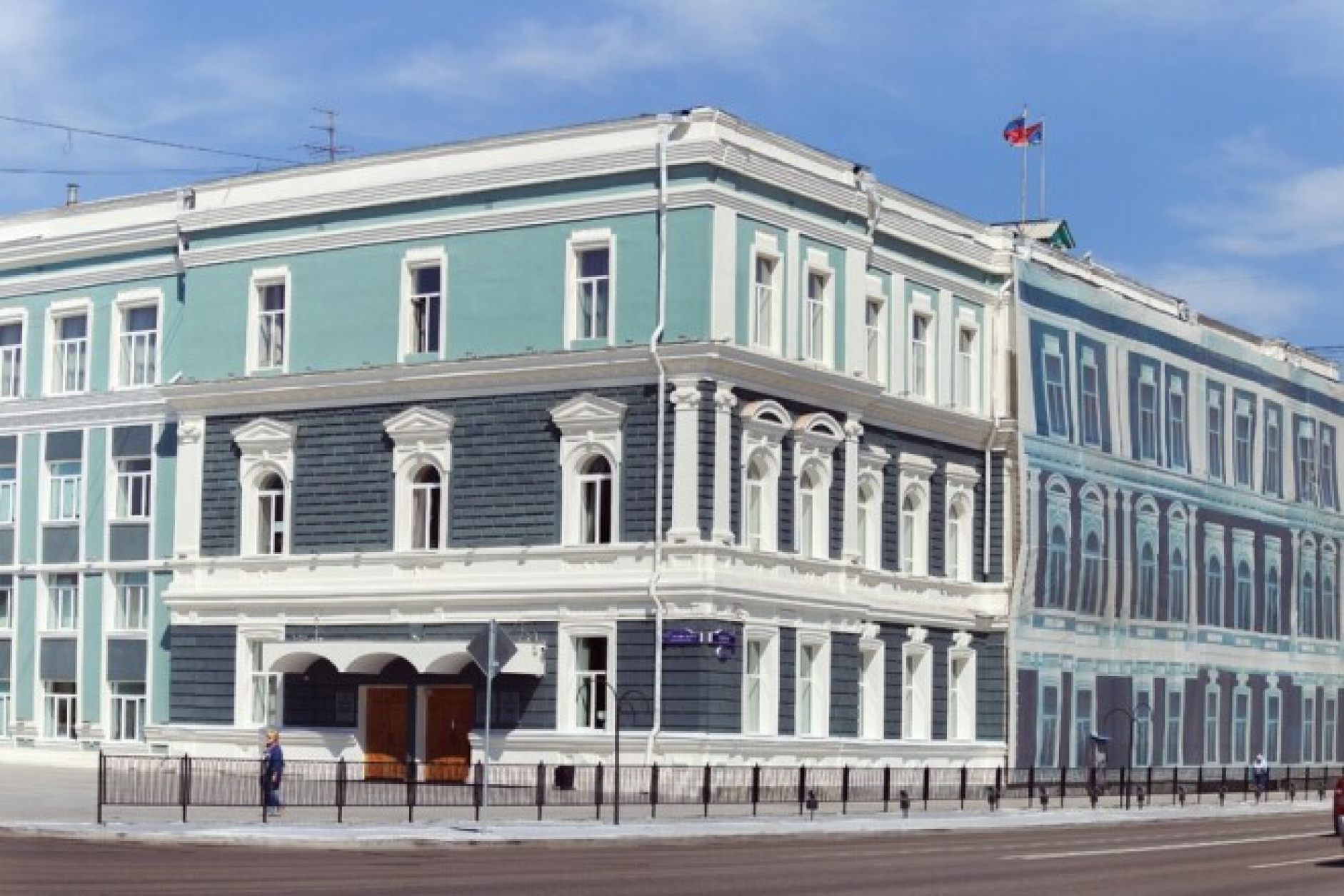 Город благовещенск областная. Администрация города Благовещенска. Областная администрация Благовещенск. Здание администрации Благовещенска. Правительство Амурской области Благовещенск.