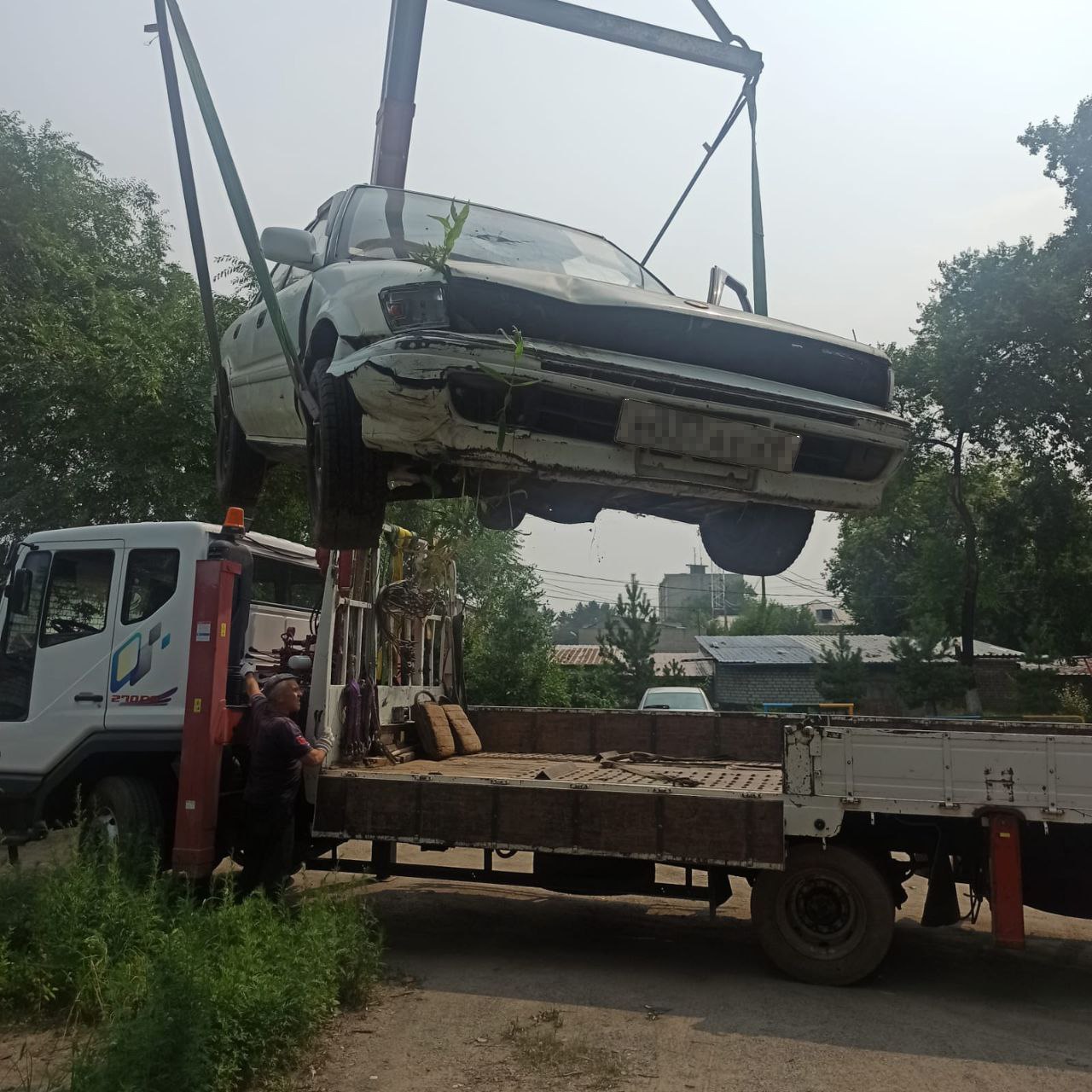 В Благовещенске начали вывозить автохлам
