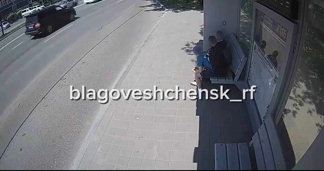 От рук малолетних вандалов пострадала остановка в Благовещенске От рук малолетних вандалов пострадала остановка в Благовещенске