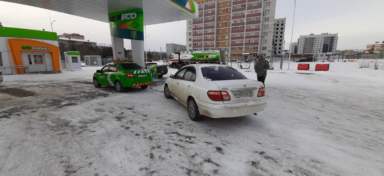 В Благовещенске «Дорожный патруль» отбуксировал автомобиль с пустым баком В Благовещенске «Дорожный патруль» отбуксировал автомобиль с пустым баком