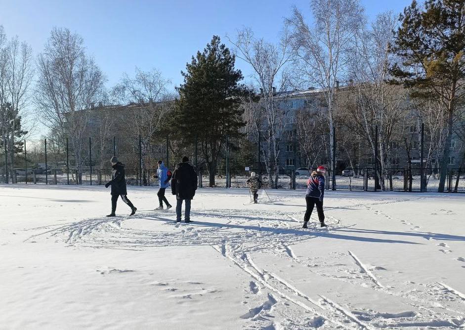 Благовещенцы занимаются на умной спортивной площадке круглый год Благовещенцы занимаются на умной спортивной площадке круглый год