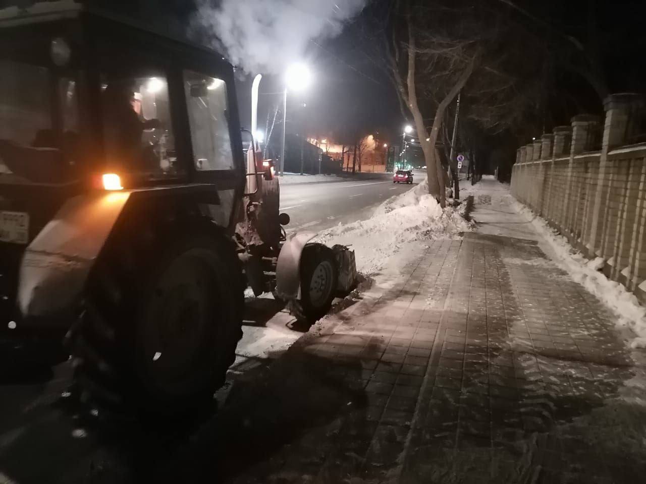 ГСТК почистит «прилотковку» по улице Театральной в Благовещенске ГСТК почистит «прилотковку» по улице Театральной в Благовещенске
