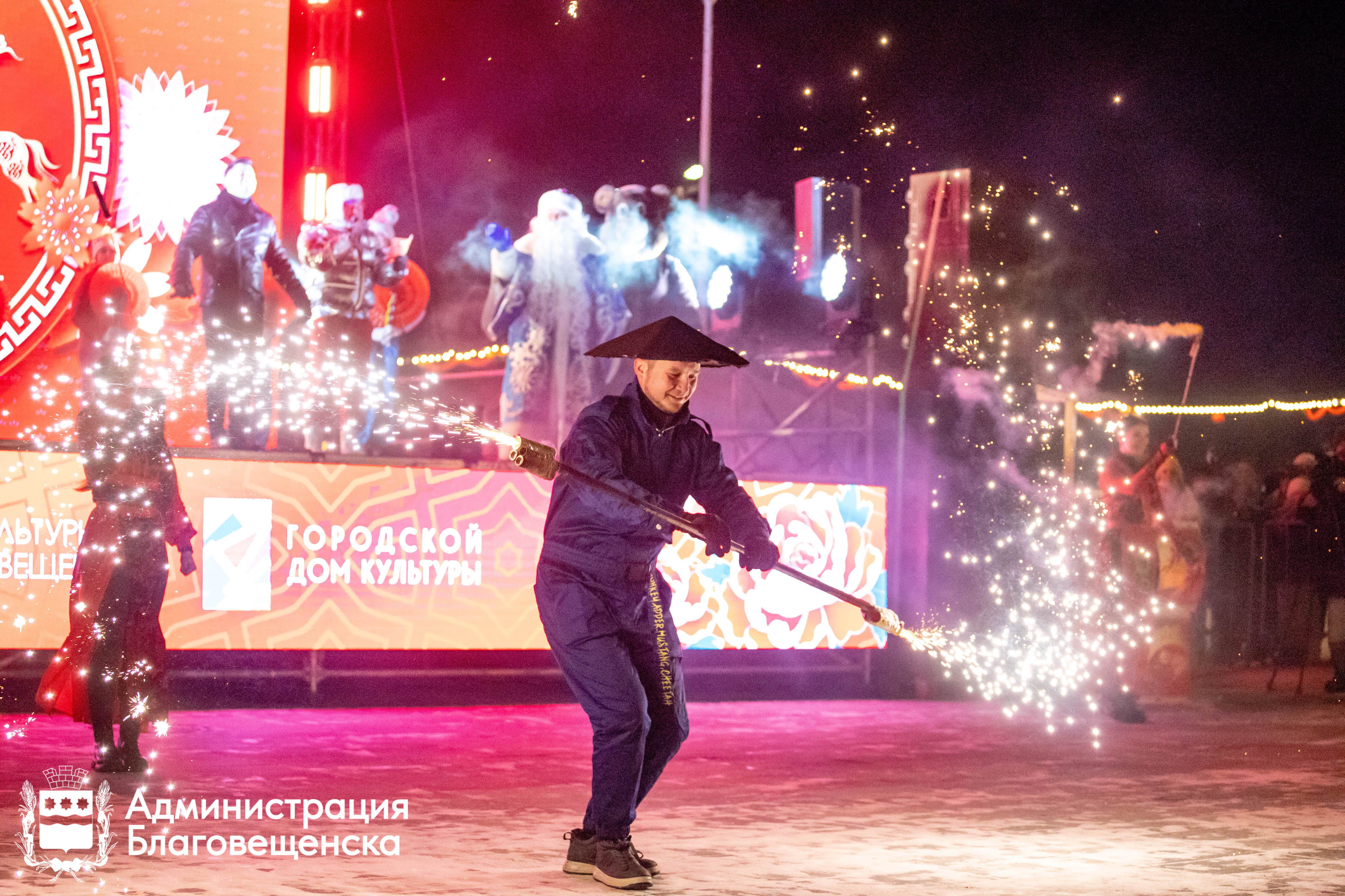 Путевки в Китай, мандарины от панды и подарки от Цай Шэня: в Благовещенске с размахом отметили китайский новый год