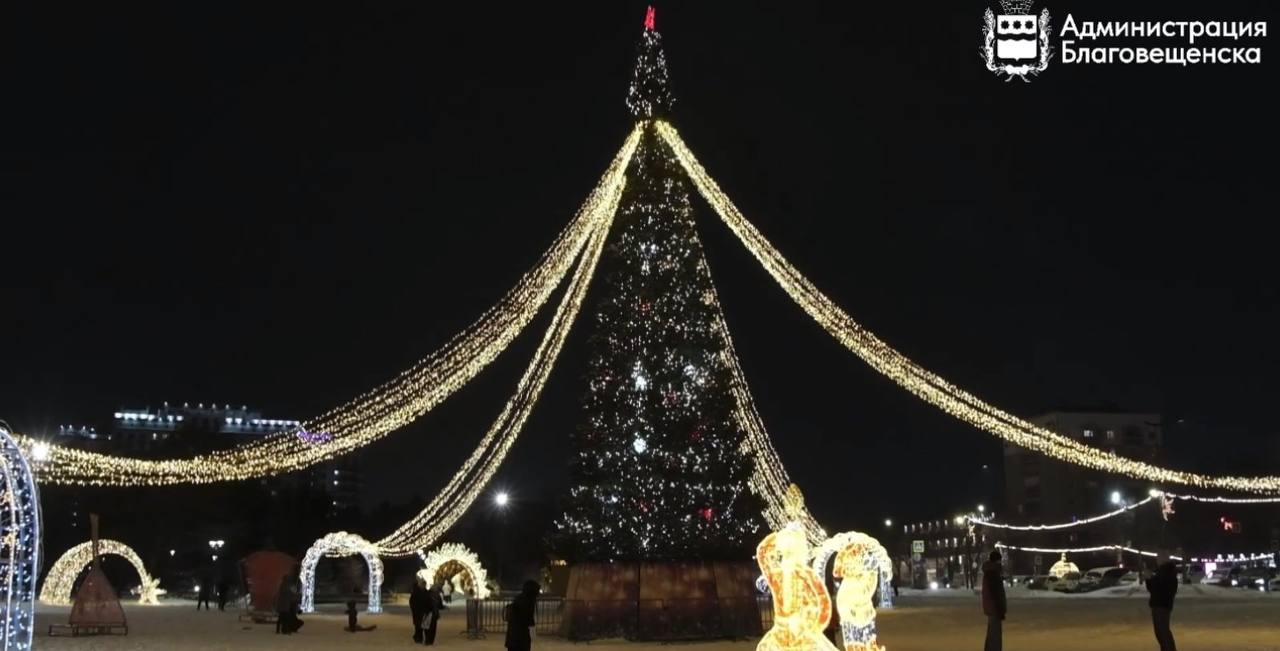Скоморохи, матрешка и звездное небо: Благовещенск преображается к новому году 