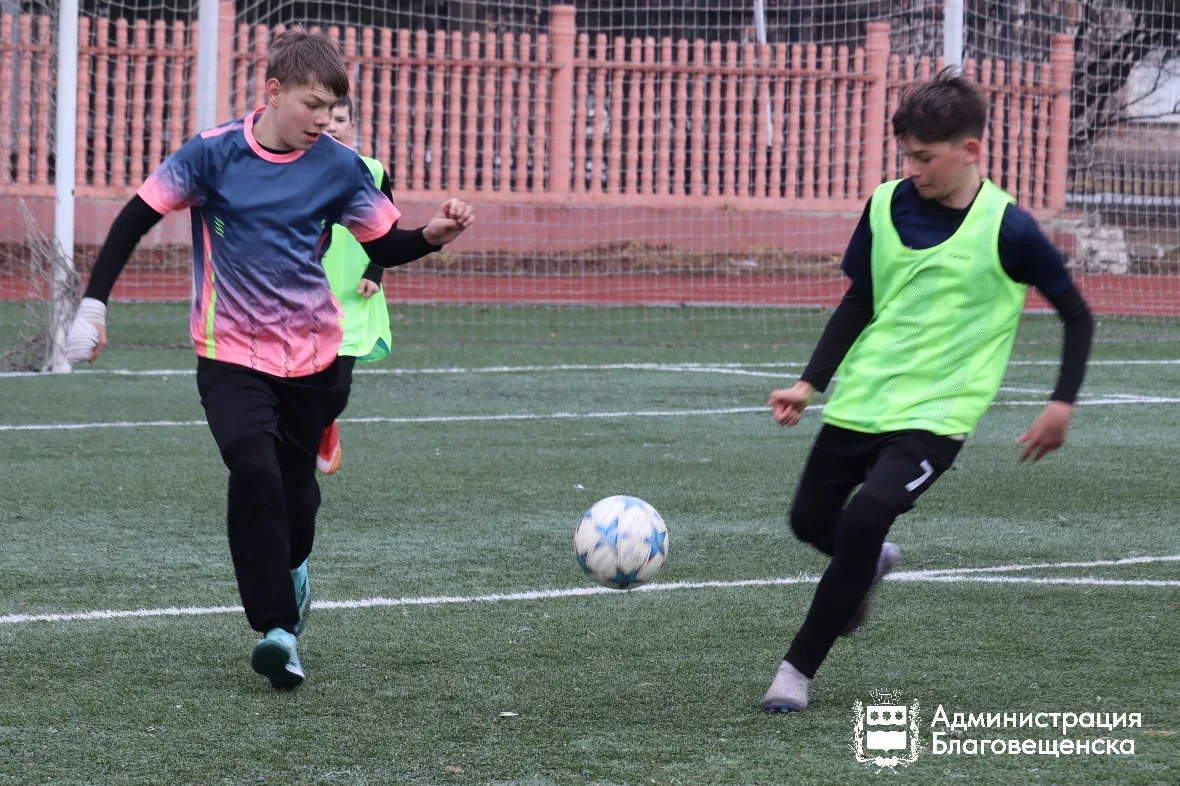 В Благовещенске завершается муниципальный этап соревнований «Кожаный мяч — Школьная футбольная лига»