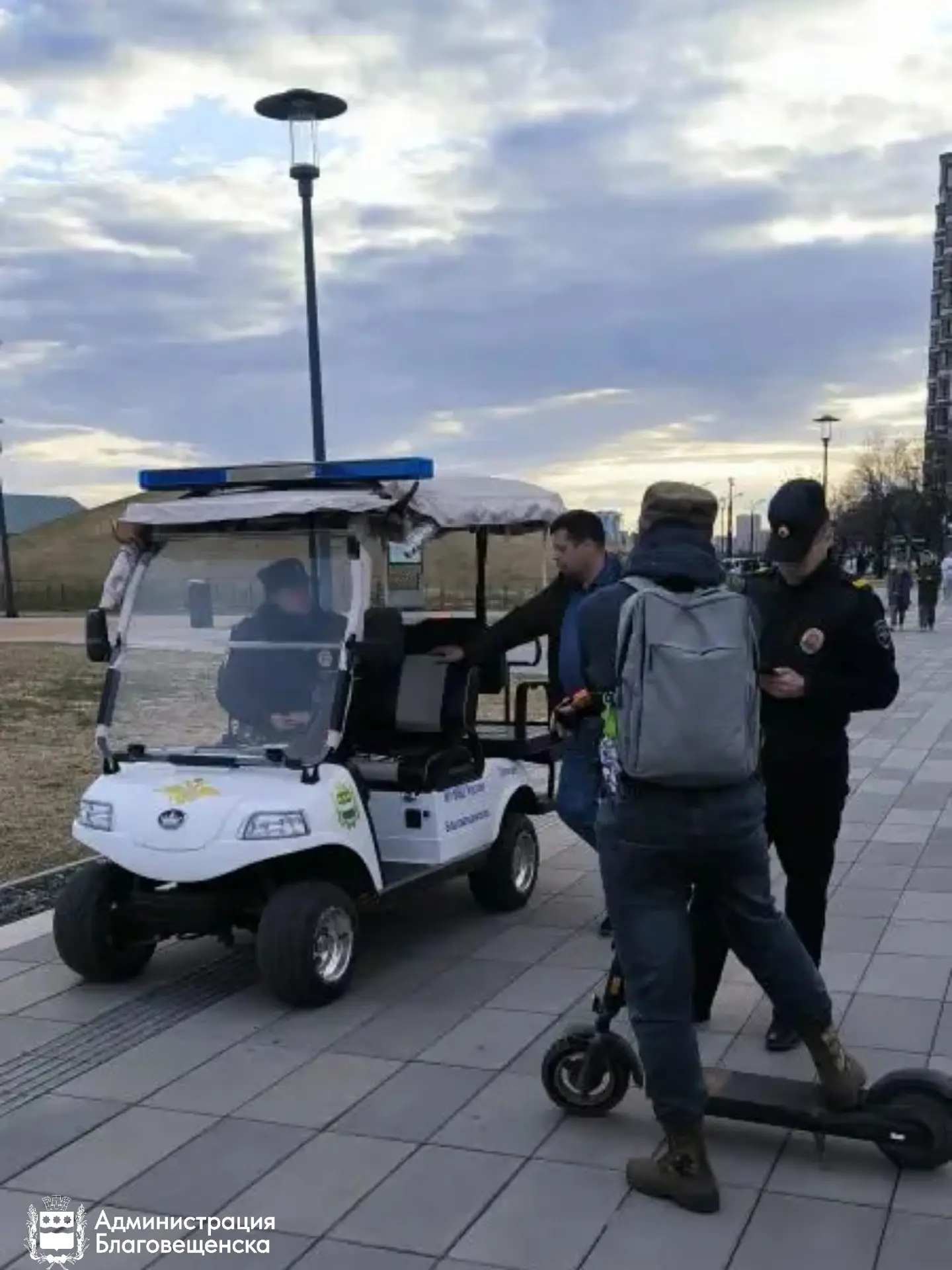Троих благовещенцев оштрафуют за езду на электросамокатах по набережной