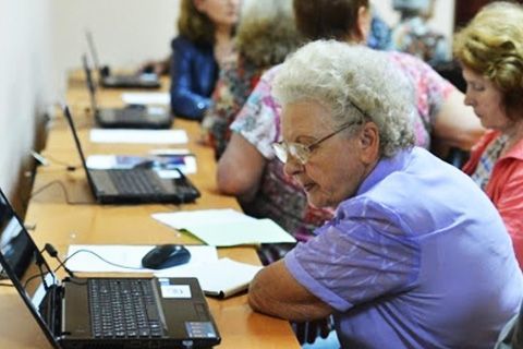«Интернет-долголетие»: пожилых благовещенцев ждут на олимпиаде по компьютерному многоборью