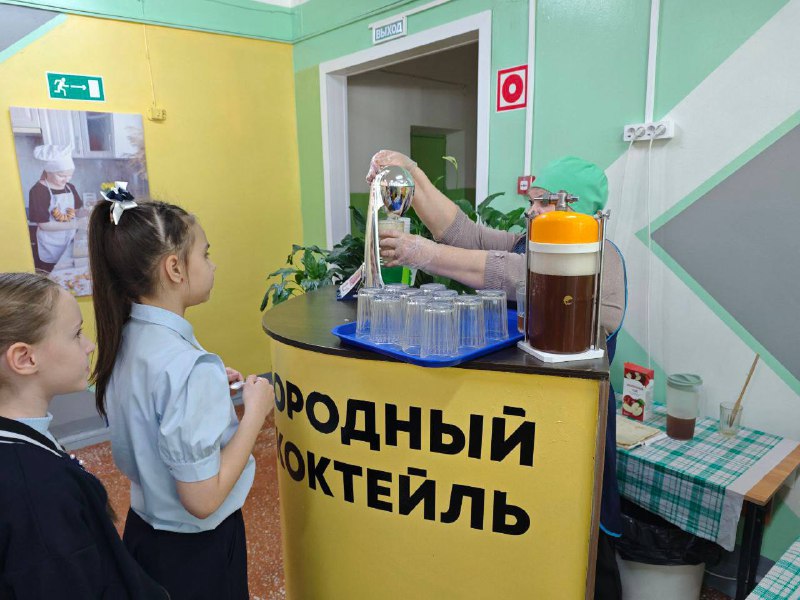 Пристальное внимание за качеством школьного питания! Заместитель мэра Благовещенска Дмитрий Перов проверил, как кормят учеников в 26-ой школе Пристальное внимание за качеством школьного питания! Заместитель мэра Благовещенска Дмитрий Перов проверил, как кормят учеников в 26-ой школе