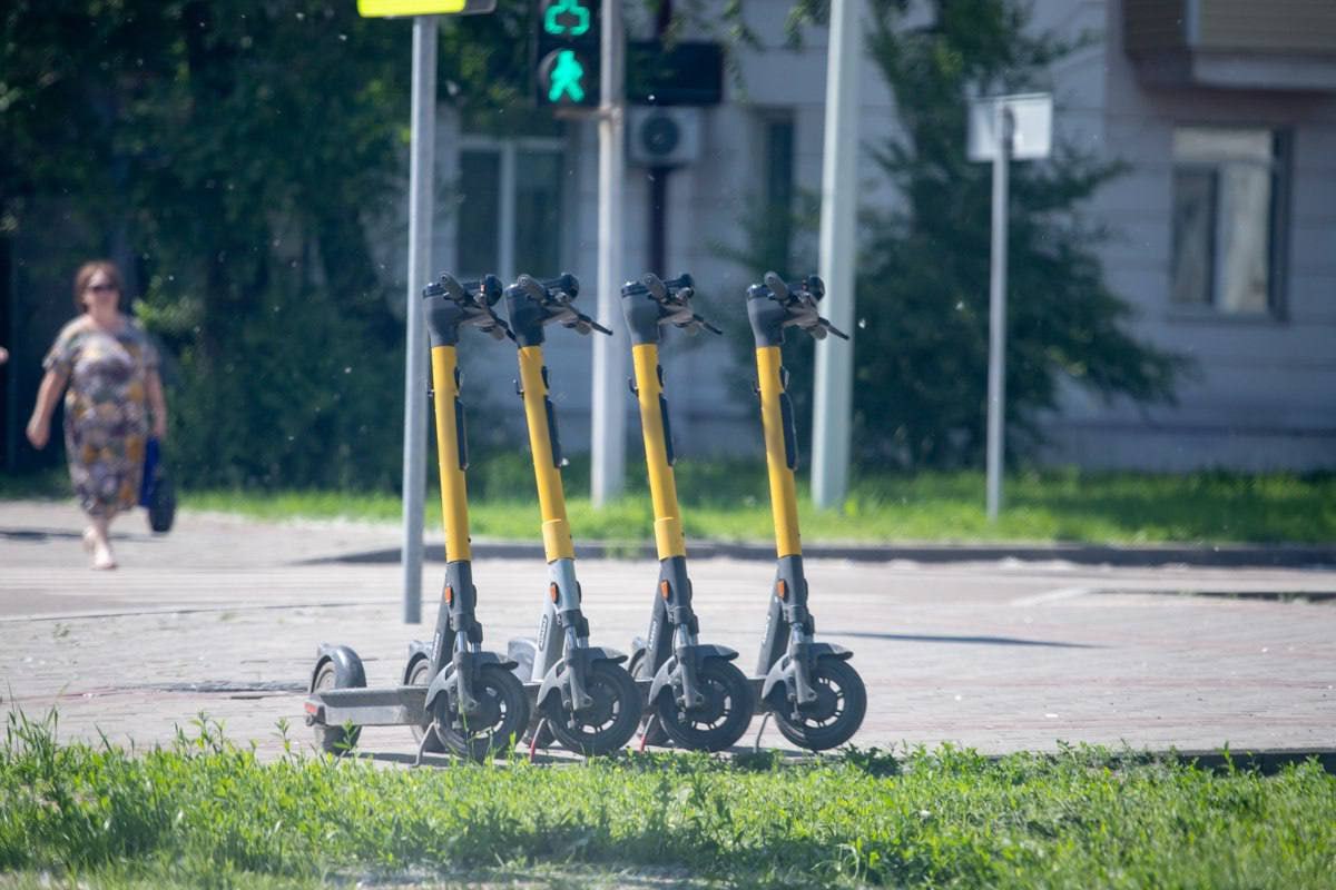 Электросамокатчики понесут административную ответственность за нарушение правил передвижения в общественных местах Электросамокатчики понесут административную ответственность за нарушение правил передвижения в общественных местах
