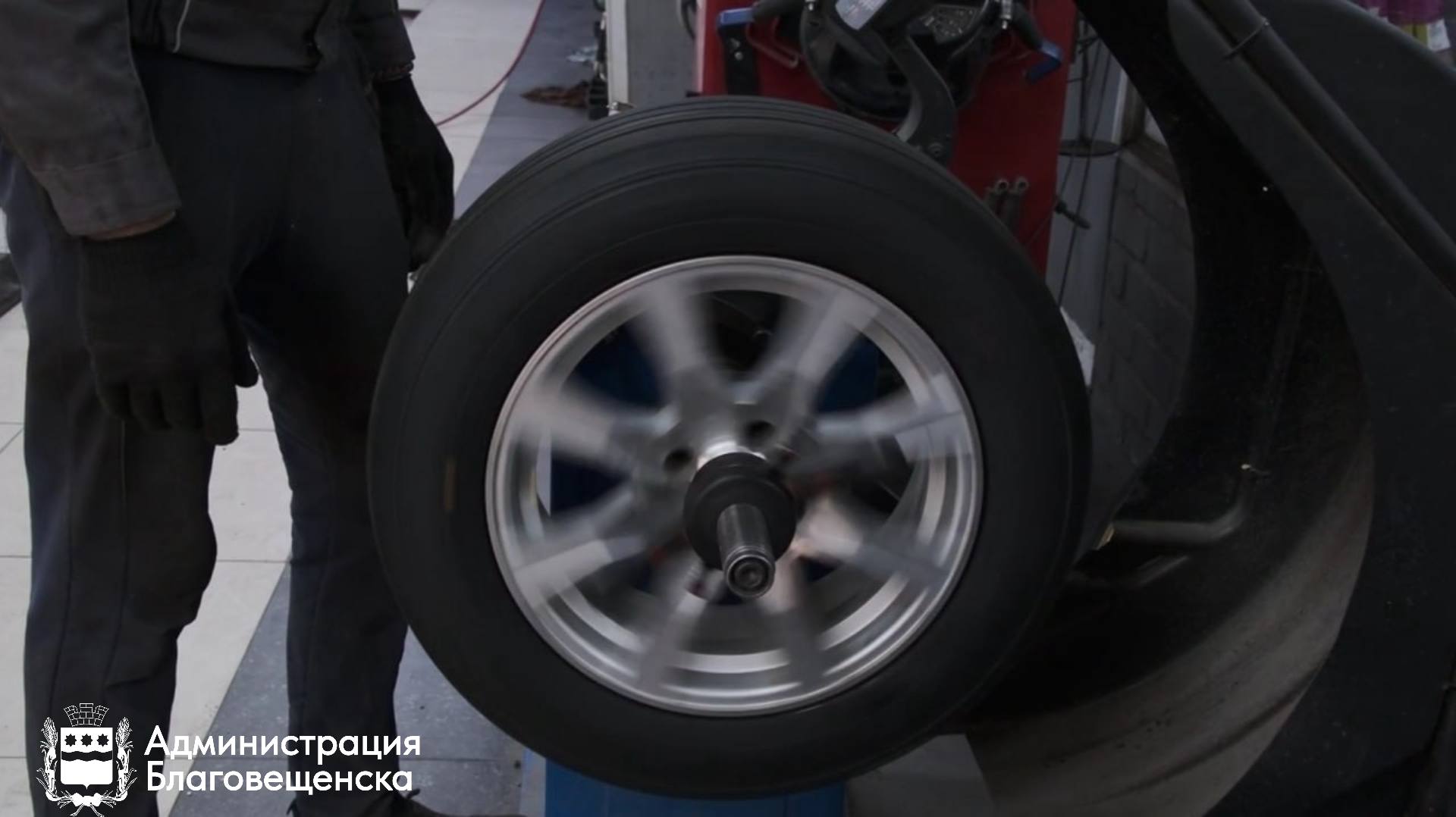 А вы успели «переобуться»? Благовещенцам напоминают, что откладывать замену шин больше не получится