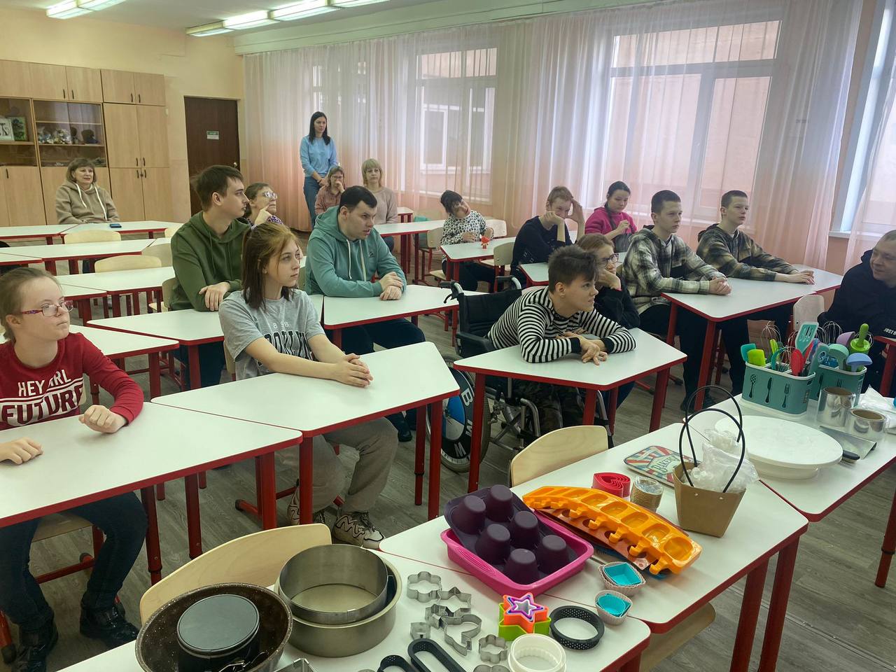 Юные благовещенцы с ОВЗ осваивают профессию кондитера Юные благовещенцы с ОВЗ осваивают профессию кондитера