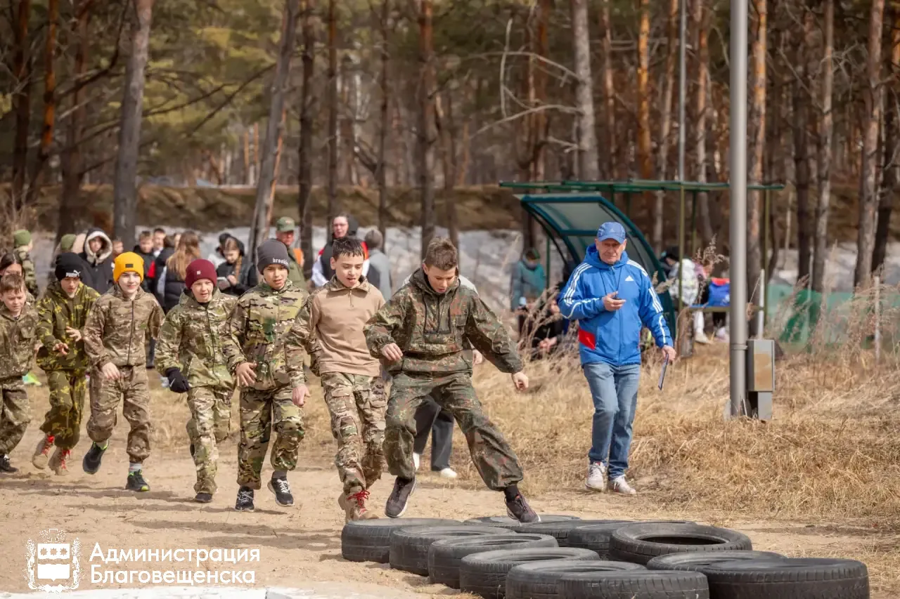 В Благовещенске завершился муниципальный этап «Зарницы». За звание победителей сражались 10 команд