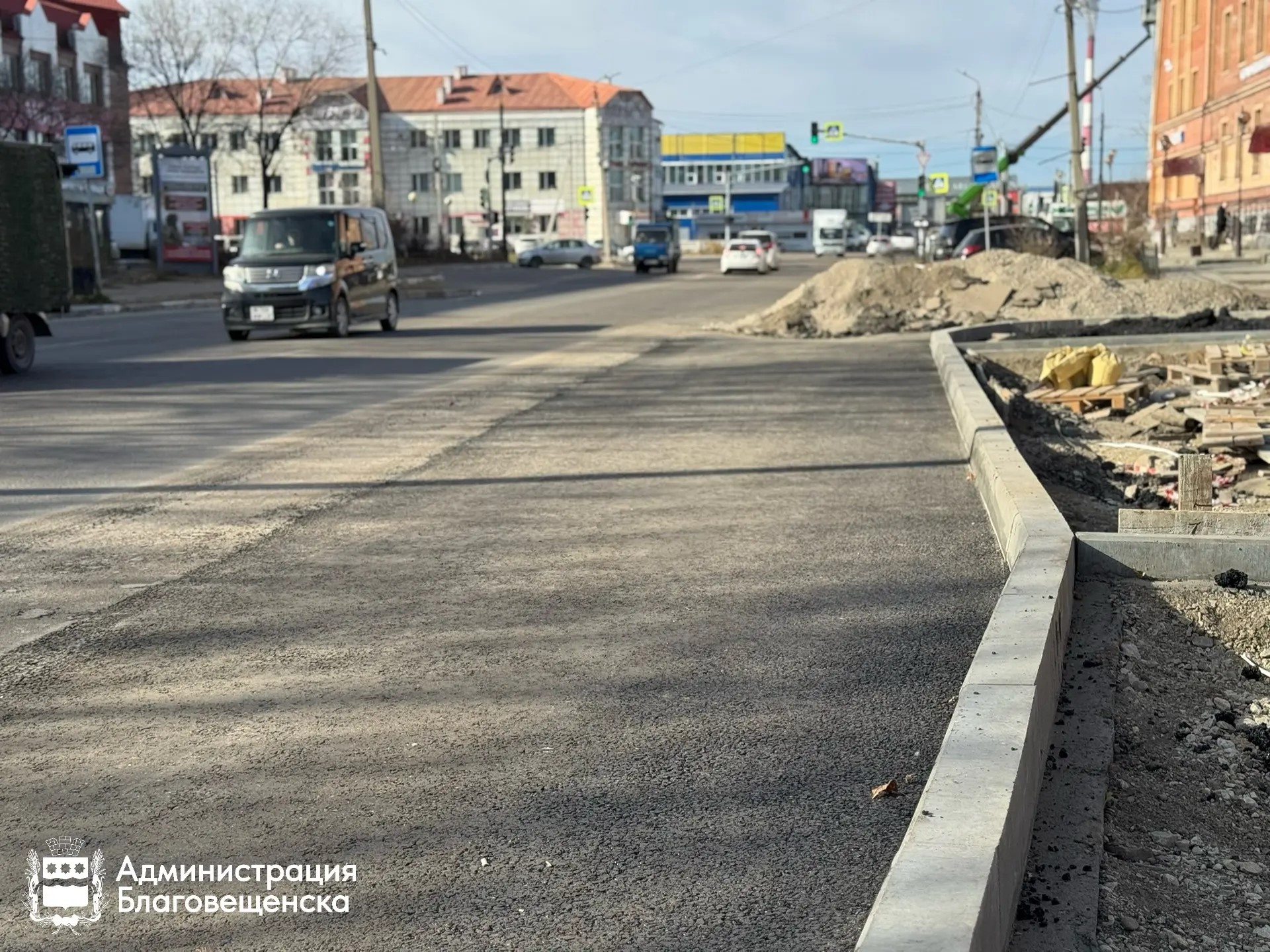  В Благовещенске заасфальтировали место будущей остановки на Пролетарской
