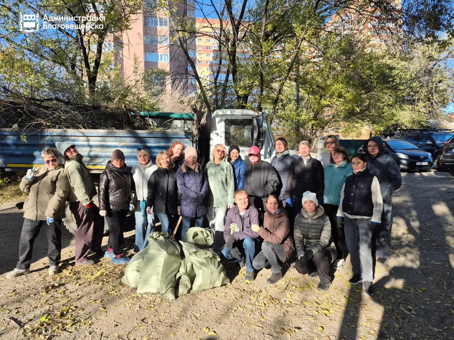 Делаем город чище и зеленее: в Благовещенске продолжается акция «Город берегу»