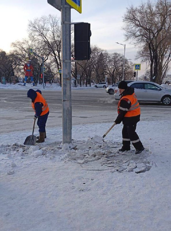 На городских магистралях сегодня: самосвалы, экскаваторы, грейдеры и другая техника На городских магистралях сегодня: самосвалы, экскаваторы, грейдеры и другая техника