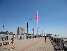 В амурской столице в преддверии Дня Победы подняли Копию Знамени Победы