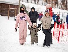 В Благовещенске прошло первенство города по горным лыжам и сноуборду, посвящённое памяти выпускника ДВОКУ, Героя России Ковтуна Андрея
