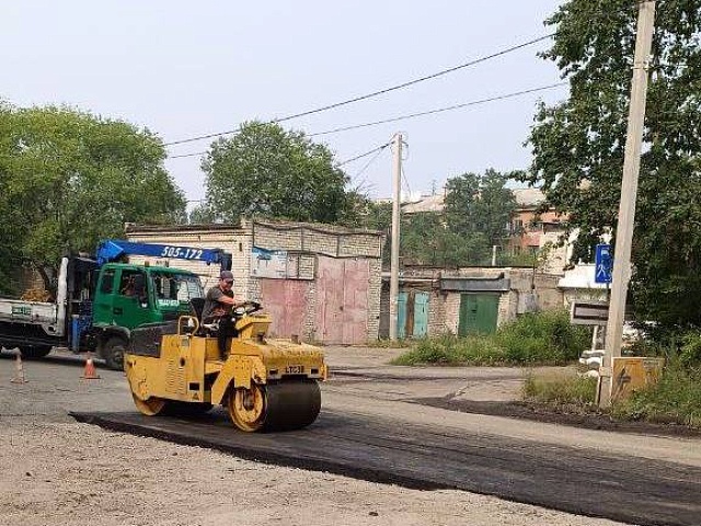 В Благовещенске на КПП ремонтируют дорогу