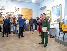 В Благовещенске открылась выставка к 70-летию Александра Тихомирова