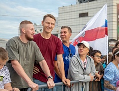 Абсолютный чемпион мира по боксу Дмитрий Бивол встретился с благовещенцами