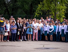 Мэр Олег Имамеев побывал на линейках в нескольких городских школах