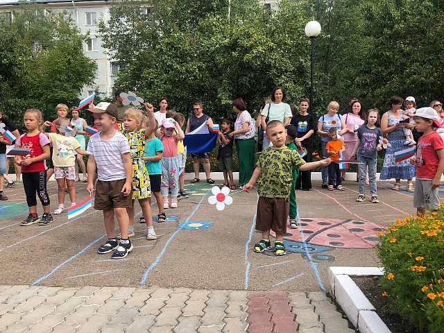 Два детских сада собрали благовещенцев на утреннюю зарядку 