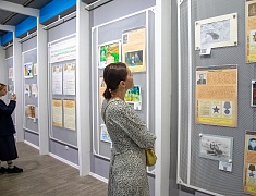 В областной библиотеке открыли выставку рисунков и подвели итоги конкурса «Нам дороги эти позабыть нельзя»