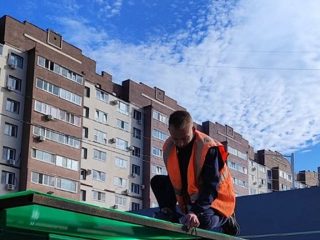 У остановки в отдаленном районе Благовещенска поехала крыша