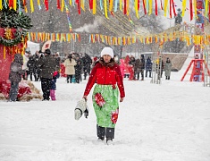 На площади Ленина и набережной Амура прошли народные гуляния в честь масленицы