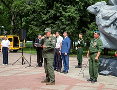 В Благовещенске в день ВДВ почтили память воинов-десантников