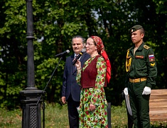 В день города прошли торжественные церемонии возложения цветов