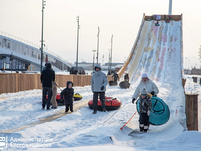 С начала года с одной из крупнейших тюбинговых горок на Дальнем Востоке скатилось около 74 тысяч человек