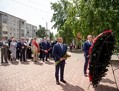 В Благовещенске прошли торжественные церемонии у памятников основателям города