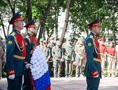 В Благовещенске в день ВДВ почтили память воинов-десантников