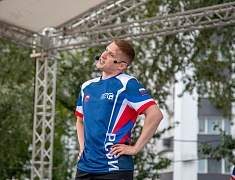 Абсолютный чемпион мира по боксу Дмитрий Бивол встретился с благовещенцами